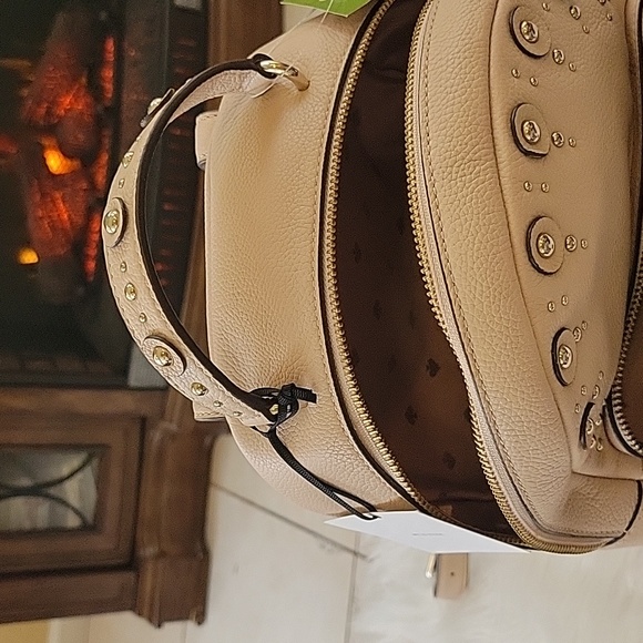 Brand new and beautiful - Picture 5 of 8